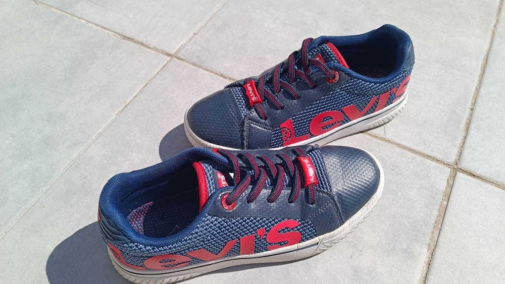 Sapatilhas Levi's – 34. Em bom estado.