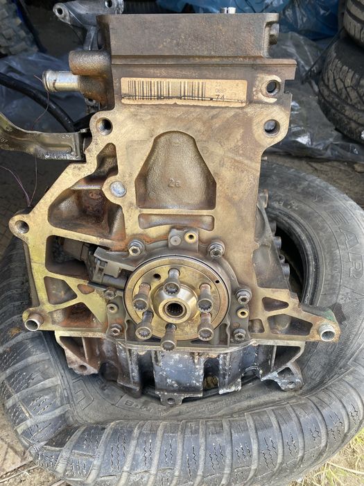 Silnik (słupek) 2.0 tdi BMR , passat b6