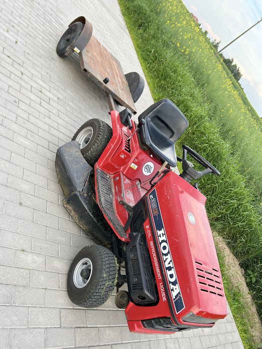 HONDA HT3813 – Traktorek kosiarka 102 cm, dwucylindrowa z przyczepką