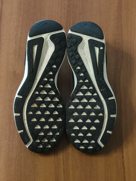 Кросівки спортивні бігові Nike Air Zoom Quest 2 41 розмір