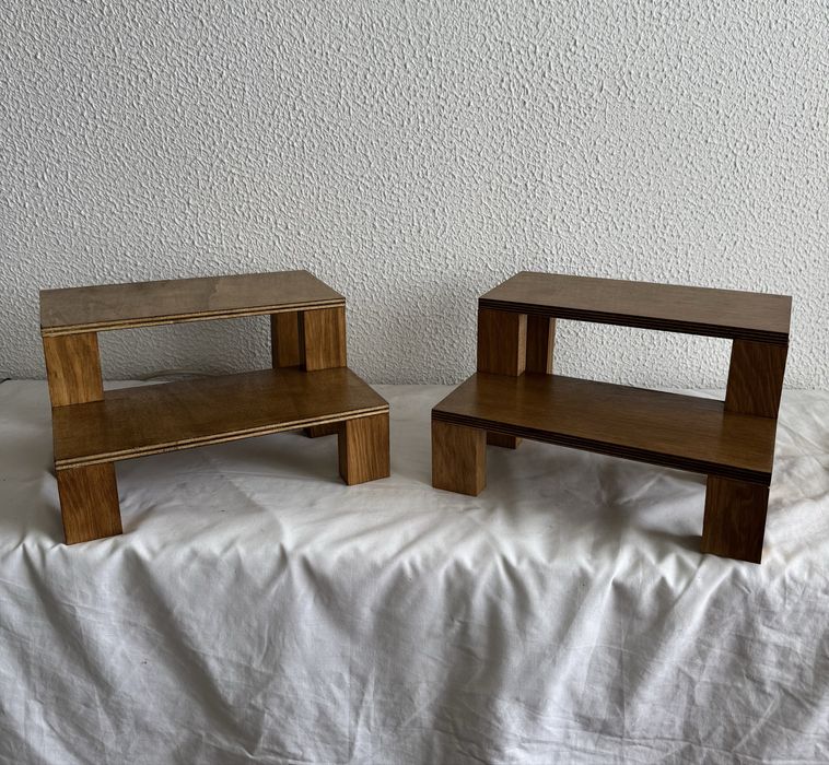Conjunto de 2 prateleiras de madeira com design moderno