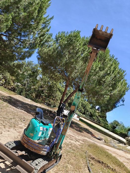 Mini giratória Komatsu profissional raio 0 motor yanmar