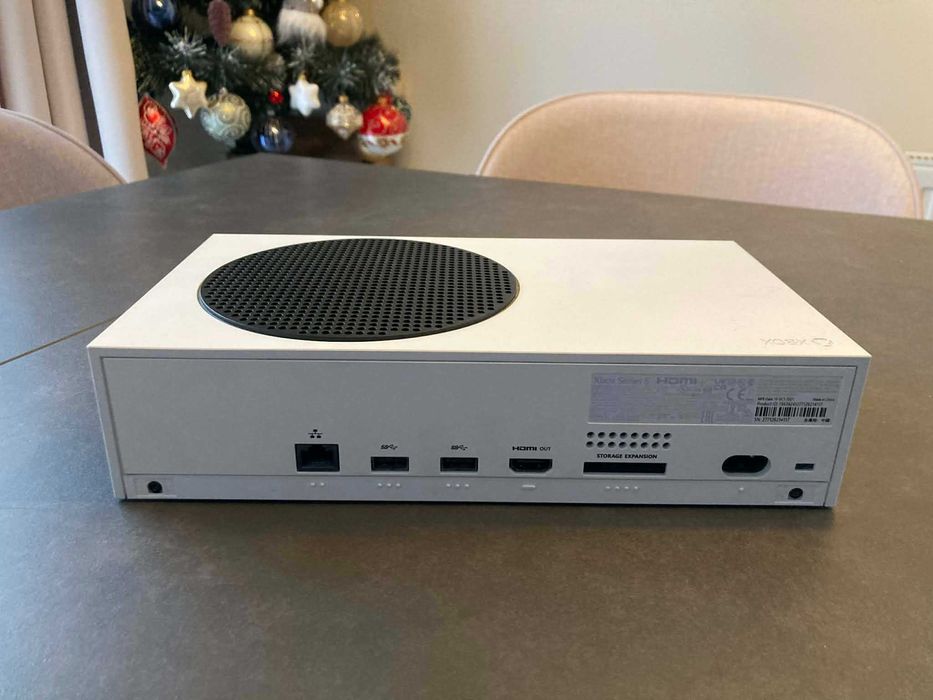 XBOX Series X/S + 2 pady