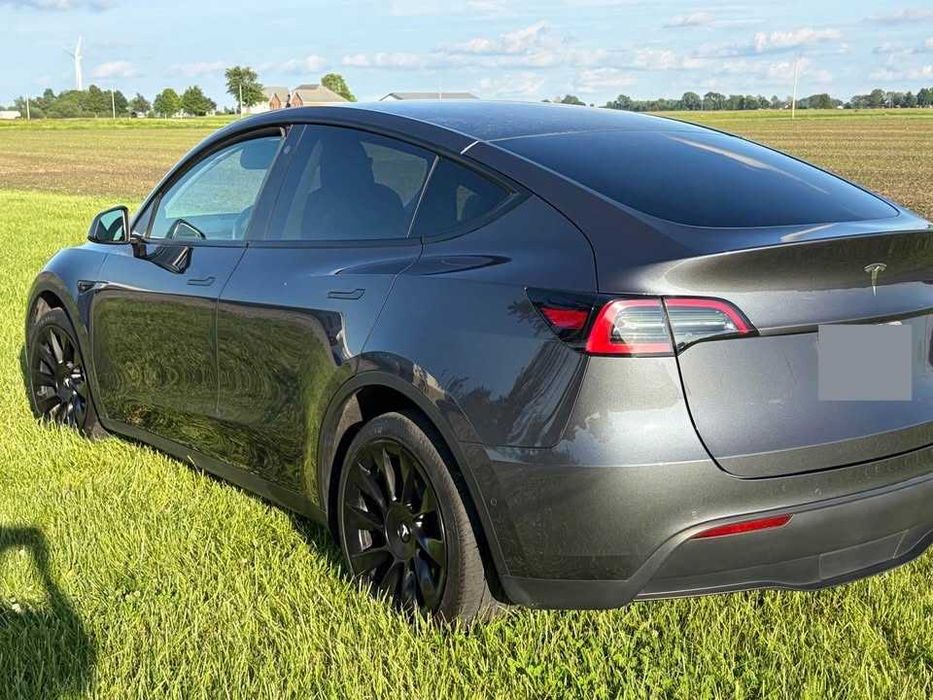 Tesla Model Y Long Range AWD (Dual Motor) 2022 рік
