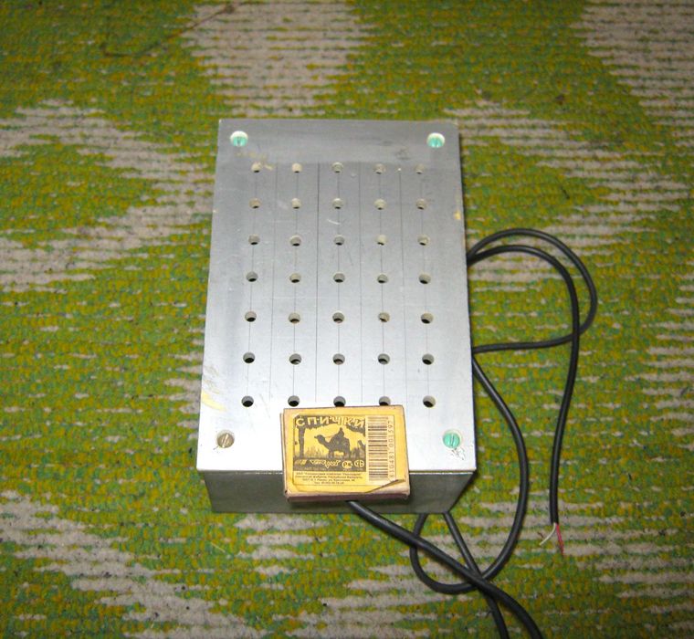 Різні динаміки як міцні так і слабкі та інші.