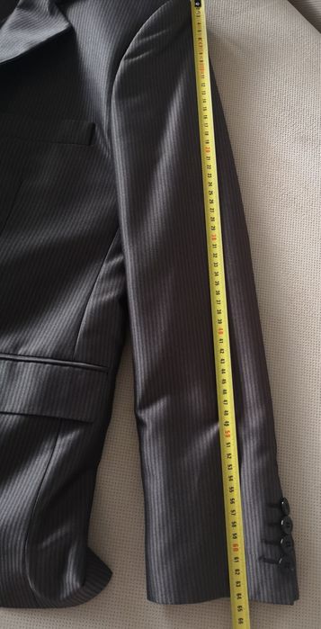 Szary/grafitowy garnitur + kamizelka Aljeka rozmiar 48