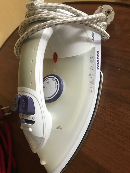 Утюги   Rowenta,  Philips, Zanussi.
