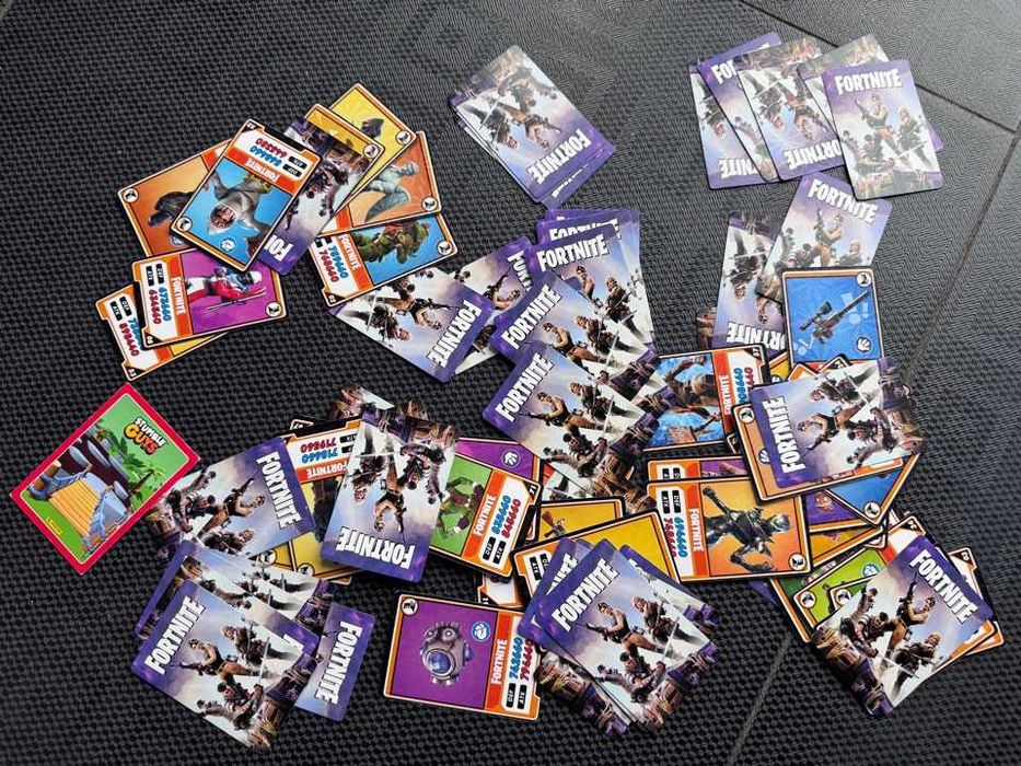 karty kolekcjonerskie Fortnite  Panini.
