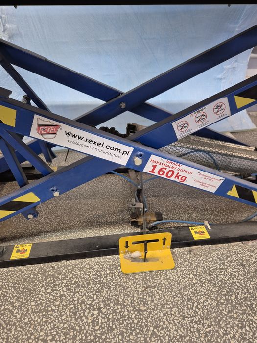 Pneumatyczny stół tapicerski