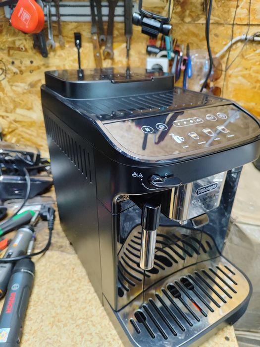Кавомашина DeLonghi Magnifica Evo ECAM 290.22  Стан нової!