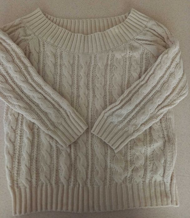 Sweterek bezowy Mohito