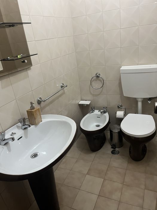 Aluga-se quartos (despesas de água e luz incluidas)