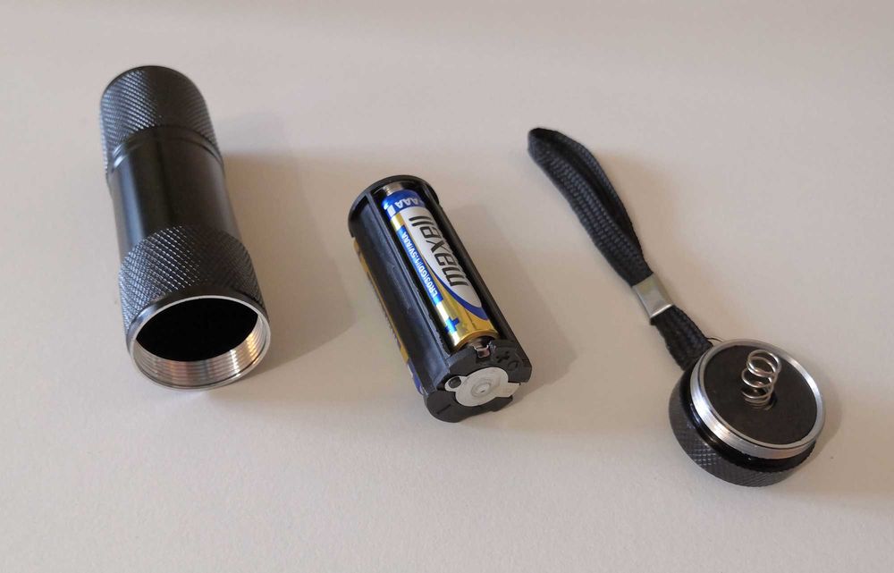 Lanterna UV - Detetor de manchas de urina - Pilhas incluídas