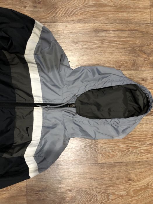 Спортивна куртка Nike