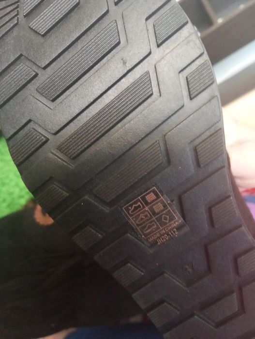 Długie buty zamszowe 37