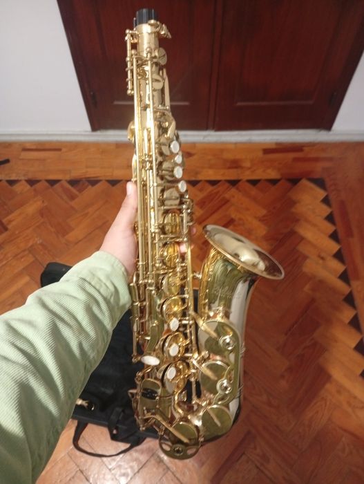 Saxofone Prelude de Conn Selmer em ótimas condições.