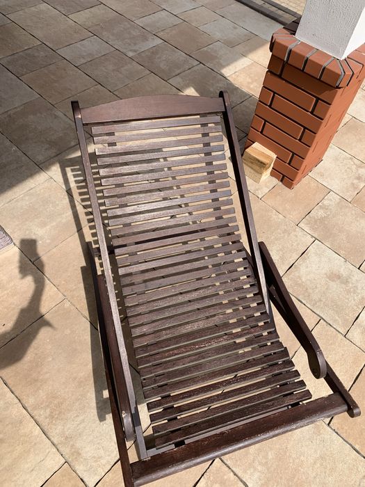 Drewniany leżak ogrodowy składany z funkcją bujania