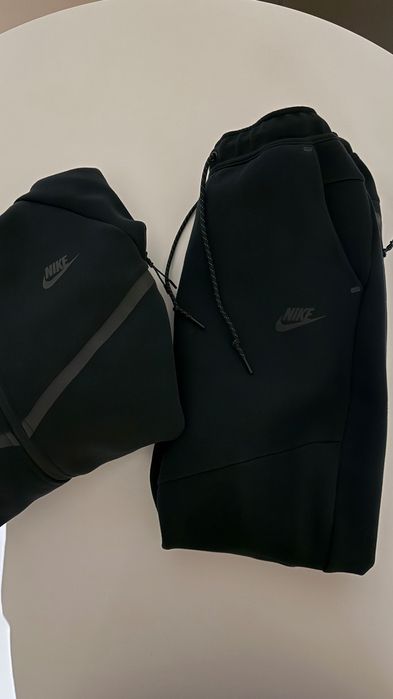 Dres Nike Tech Fleece – Bluza M / Spodnie S – Stan Idealny, Czarny