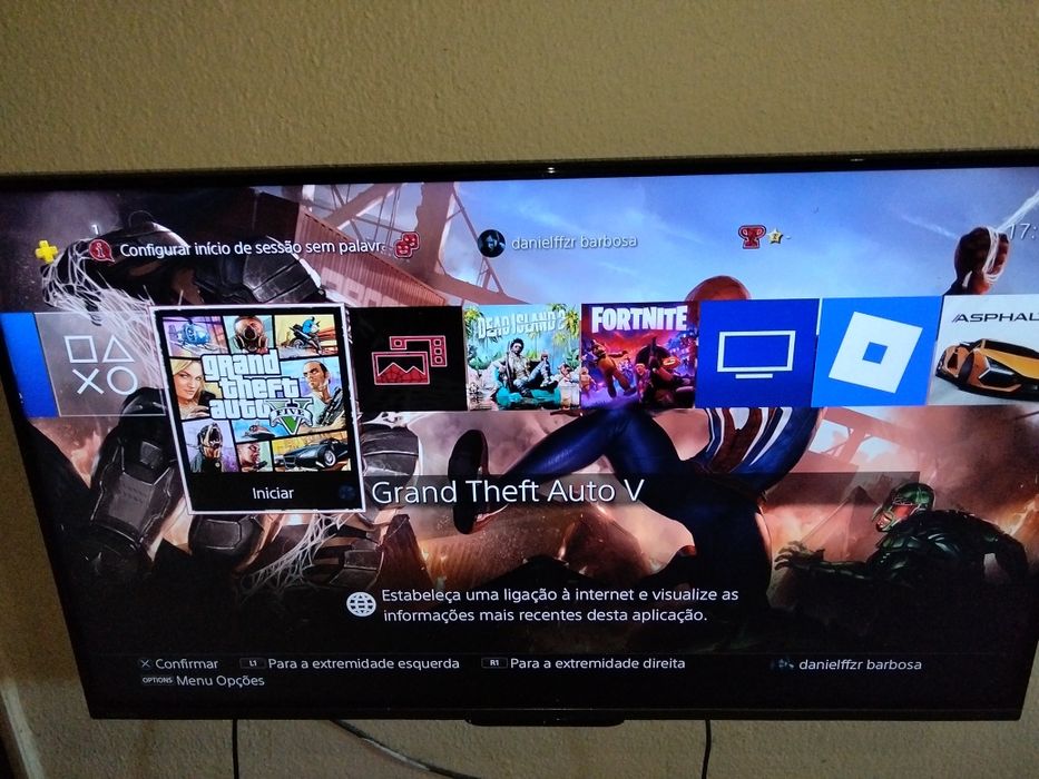 Troco uma PlayStation 4 + 1 comando+ GTA 5 Por uma trotinete elétrica ou uma bicicleta