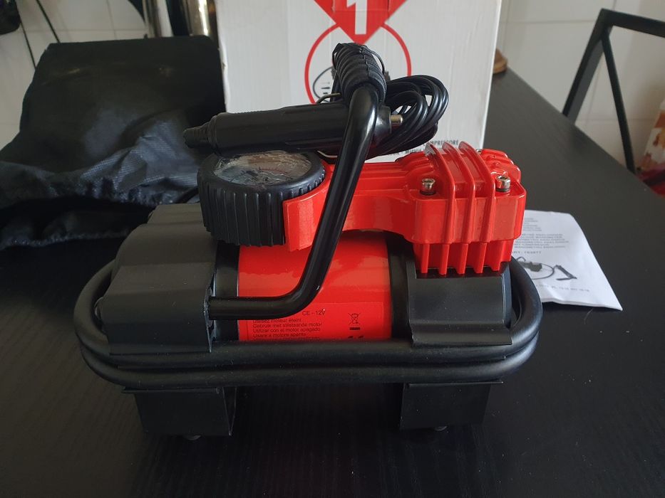 Mini compressor 12V com manómetro analógico