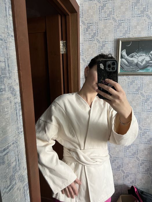 Легке пальто беж кольору