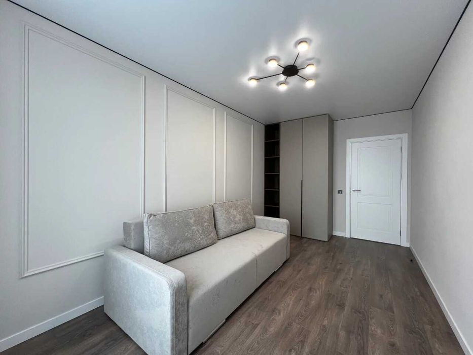 Укомплектована двокімнатна з видом на гори