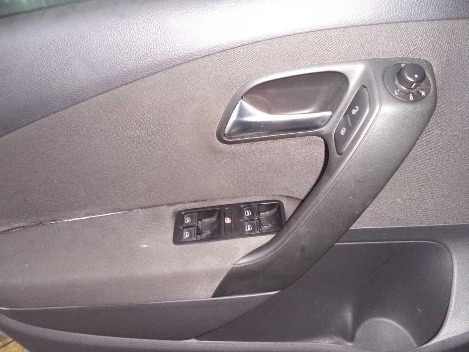 W  POLO  1.2-gasolina  180000 km-2013