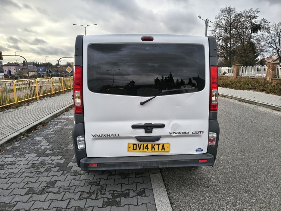 Opel Vivaro 2.0 diesel 9 osób anglik long