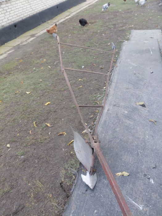 Плуг кіний плуг.