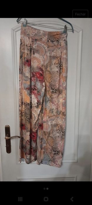 Calças Harém com 2 machos largos à frente e atrás