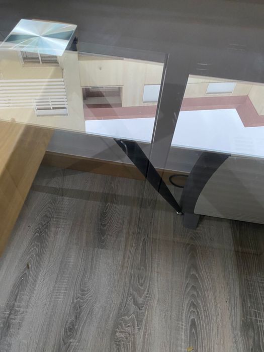 Mesa de jantar de vidro