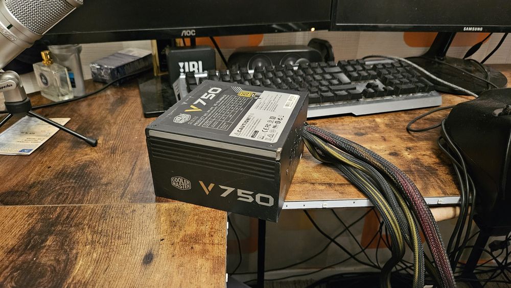 Zasilacz 750w 80+ gold Cooler Master półmodularny