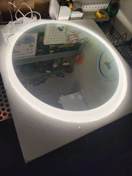 Lustro łazienkowe podświetlane