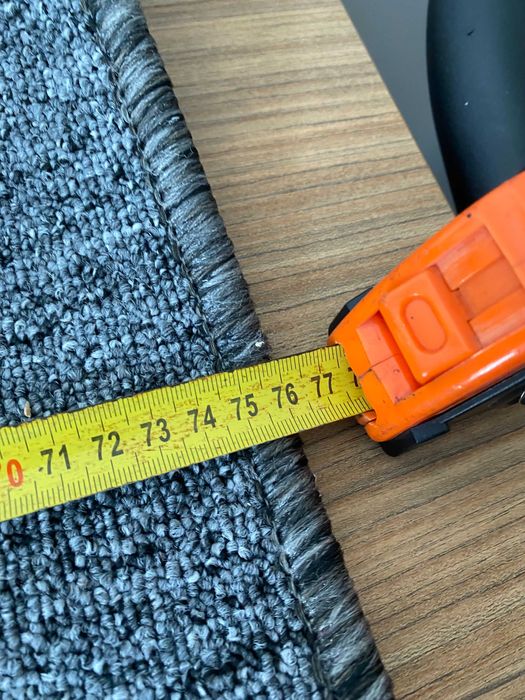 Duży szary dywanik wycieraczka 48cm x 76cm. Ciemno szary.