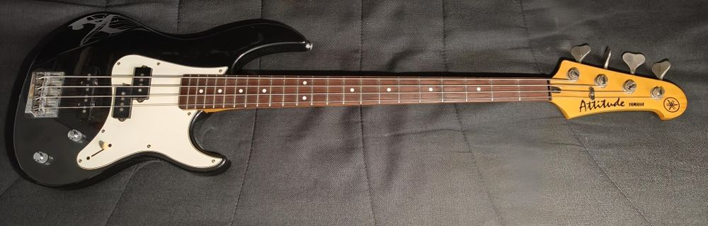 Gitara basowa Yamaha Attitude