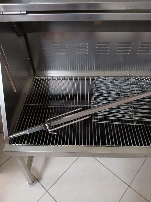 Grelhador em inox com espeto...