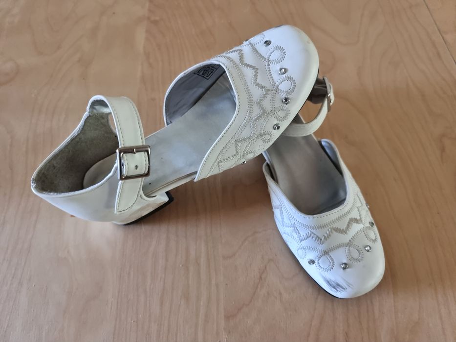 Białe buty komunijne, 2 pary, 32 i 33