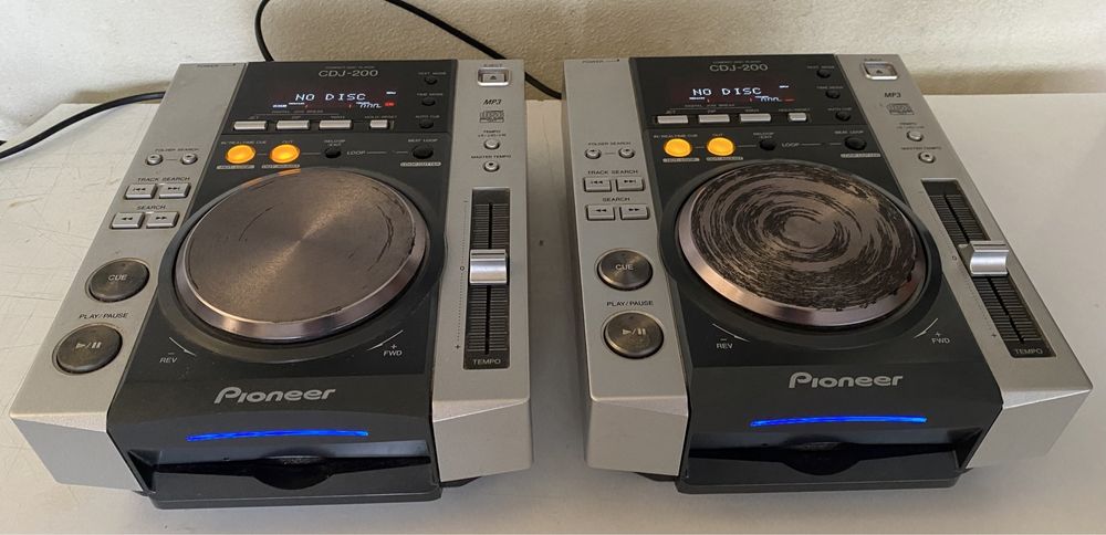 Pioneer CDJ200/DJ Console RMX Hercules