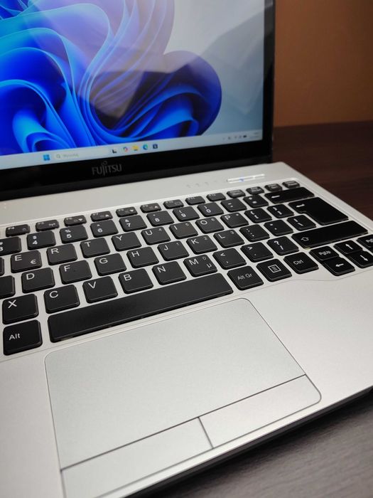 Ноутбук Fujitsu S936 / Intel i5-6200U / FullHD IPS  /