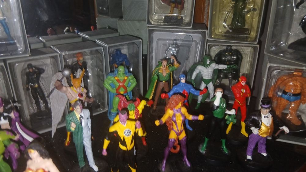 Colecao  80 figura de chumbo da mavel por  400 €