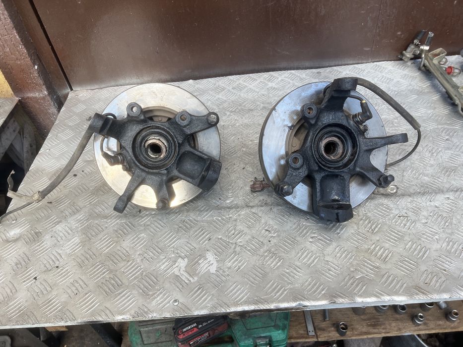 Цапфа кулак 2.4 бензин Ниссан террано 2 nissan terrano год 03