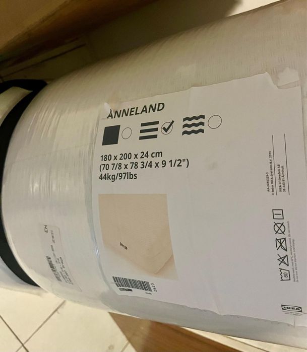 Colchão de casal de 180 x 200 cm, novo e selado. Produto de ótima qualidade e pronto para uso. (Ikea).