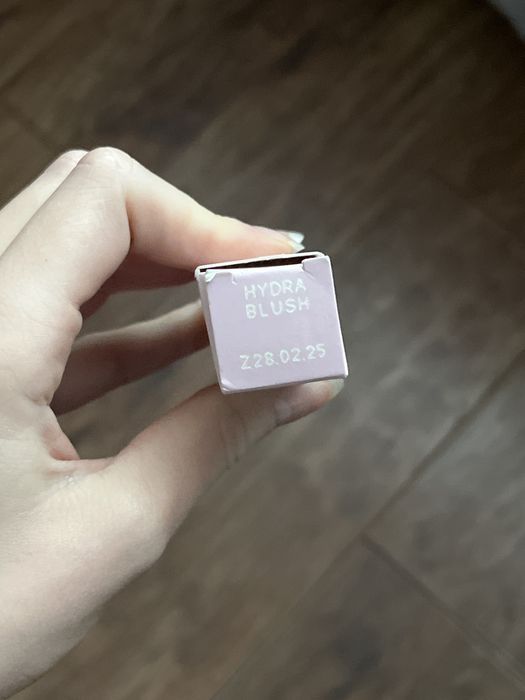 Губна помада Avon