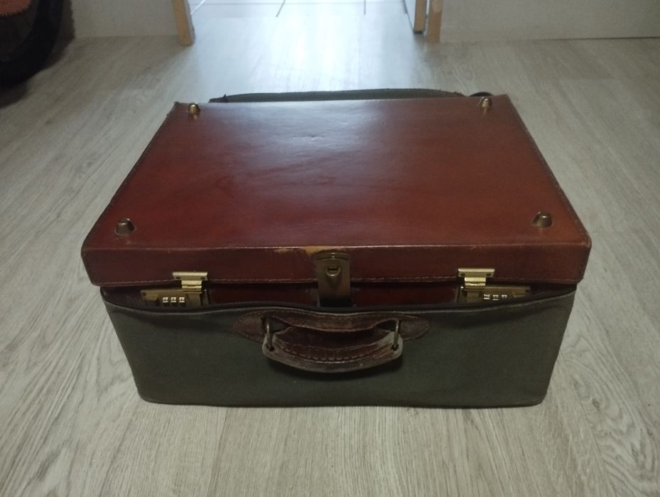 Antiga mala de ourivesaria