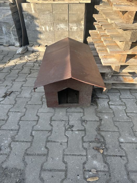 Buda do psa nieocieplona