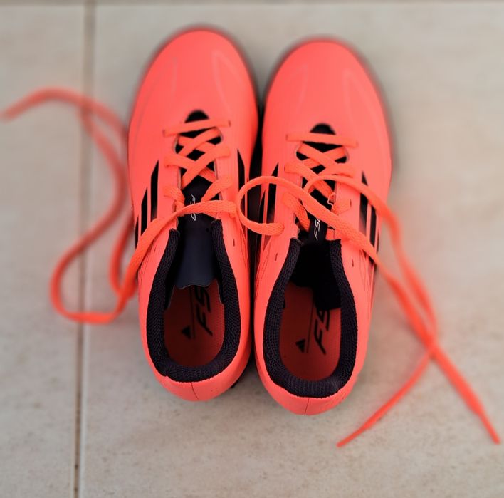 Chuteiras Adidas tamanho 34