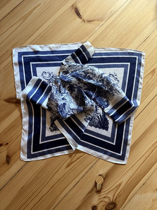 Granatowo-biala apaszka chustka chusta duża