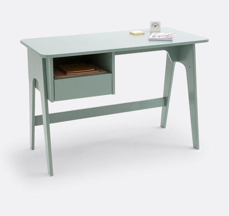 Conjunto de secretária e cadeira rotativa