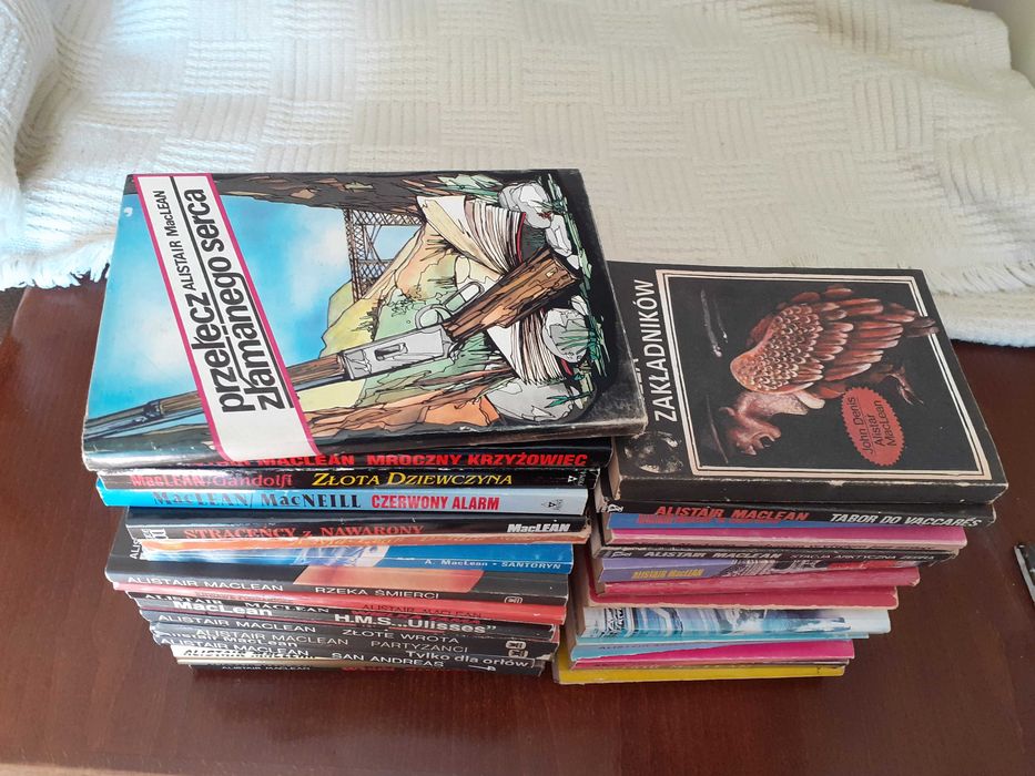 Alistair  MacLean mistrz sensacji ; 37 tytułów , każdy można kupić oddzielnie.
