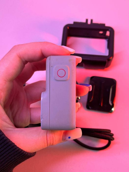Екшн-камера GoPro Hero 7 White з картою пам'яті.